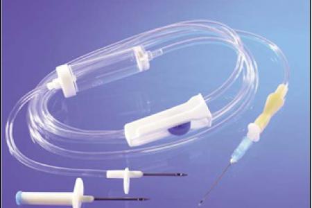 Система VM для вливания инфузионных растворов с комбинированным пластиковым шипом