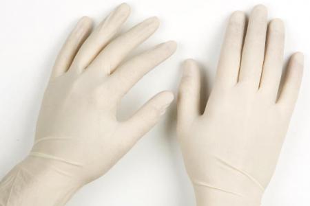 Перчатки хирургические латексные стерильные опудренные, неопудренные анатомической формы